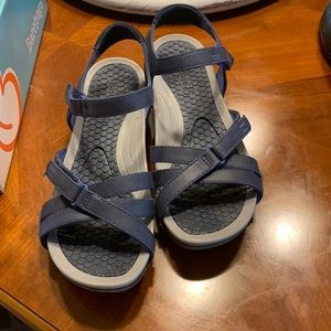 Navy Baretraps sandals. Size 7.5